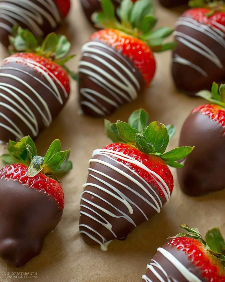 Easy Chocolate Covered Strawberries Recipe